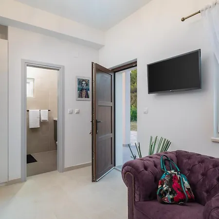 Villa New Beachfront Pensa Private Pool, 3-bedroom