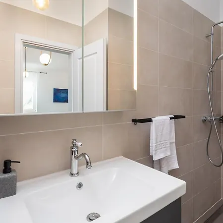 New Beachfront Pensa Private Pool, 3-bedroom