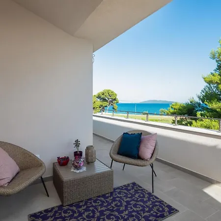 Villa New Beachfront Pensa Private Pool, 3-bedroom