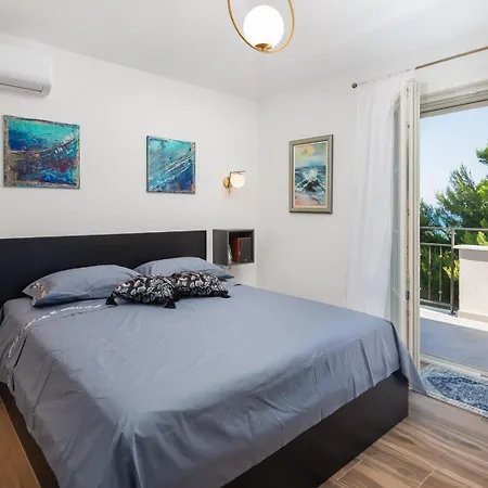 New Beachfront Pensa Private Pool, 3-bedroom *