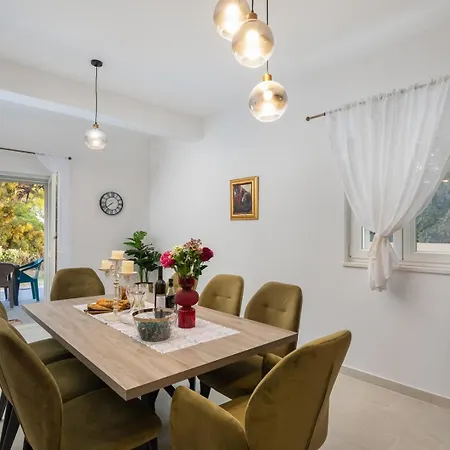 New Beachfront Pensa Private Pool, 3-bedroom Villa