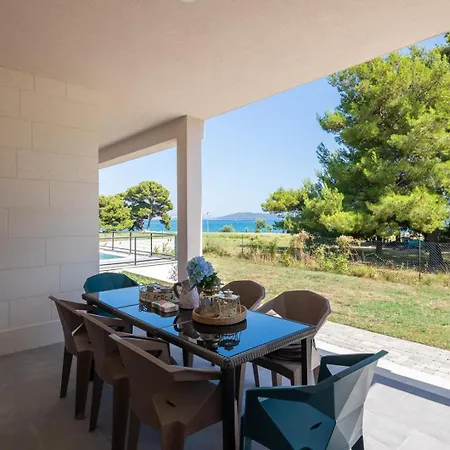 Villa New Beachfront Pensa Private Pool, 3-bedroom
