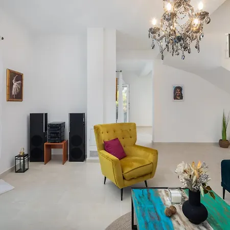 New Beachfront Pensa Private Pool, 3-bedroom Villa *