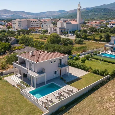 Beachfront Pensa Private Pool, 3-bedroom Βίλα *