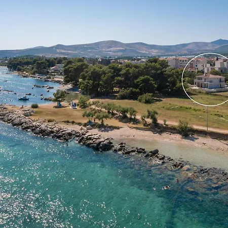 Beachfront Pensa Private Pool, 3-bedroom *