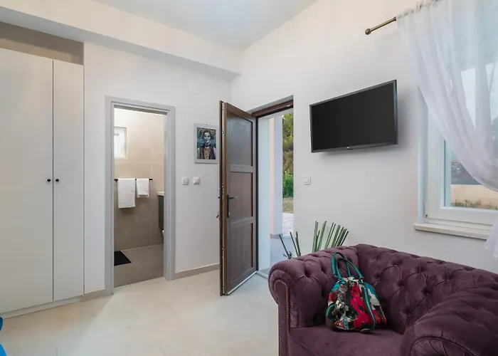 Βίλα Beachfront Pensa Private Pool, 3-bedroom