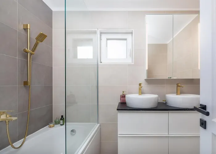 Βίλα Beachfront Pensa Private Pool, 3-bedroom *