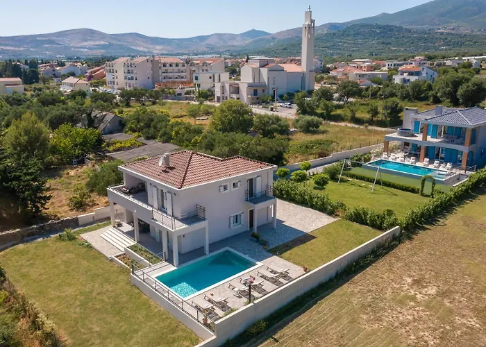 Beachfront Pensa Private Pool, 3-bedroom Βίλα *