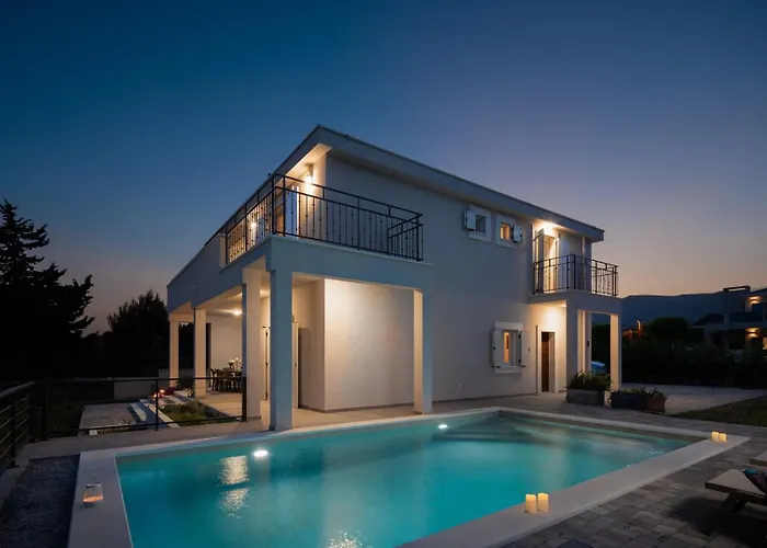 Βίλα Beachfront Pensa Private Pool, 3-bedroom Kaštela