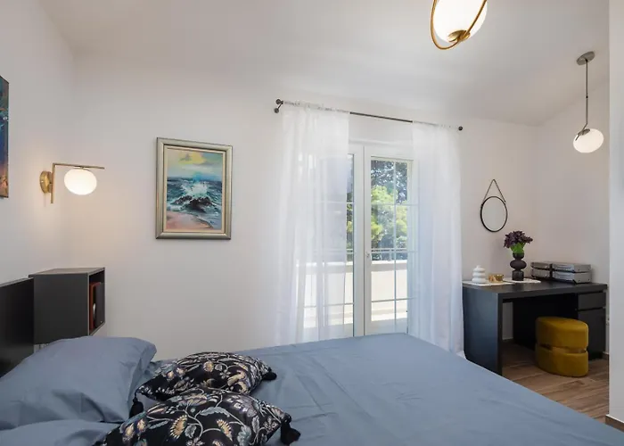 Beachfront Pensa Private Pool, 3-bedroom Βίλα