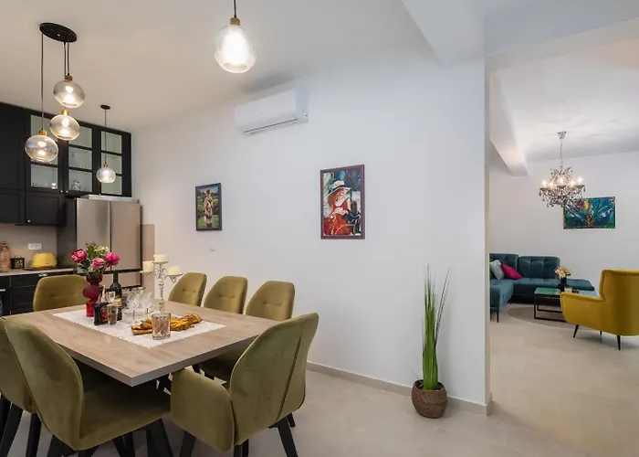 Βίλα Beachfront Pensa Private Pool, 3-bedroom *