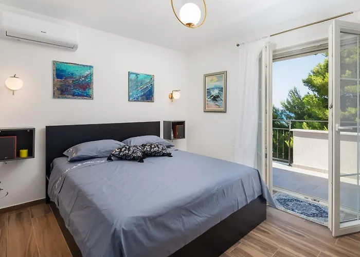 Beachfront Pensa Private Pool, 3-bedroom *