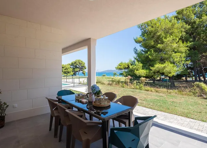 Βίλα Beachfront Pensa Private Pool, 3-bedroom