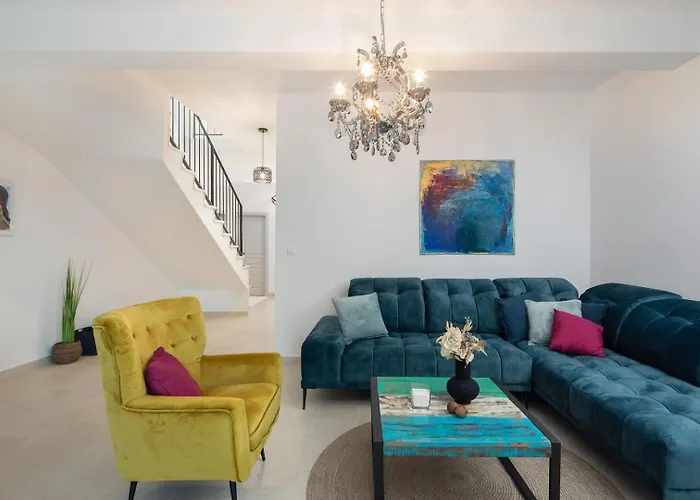 Beachfront Pensa Private Pool, 3-bedroom Βίλα Kaštela