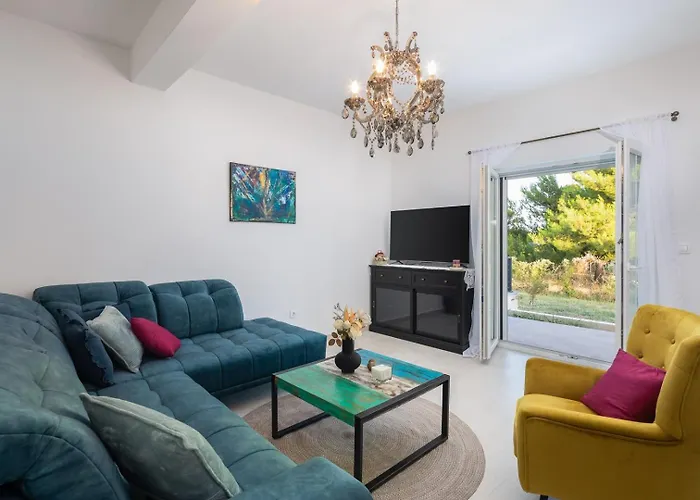 Beachfront Pensa Private Pool, 3-bedroom *