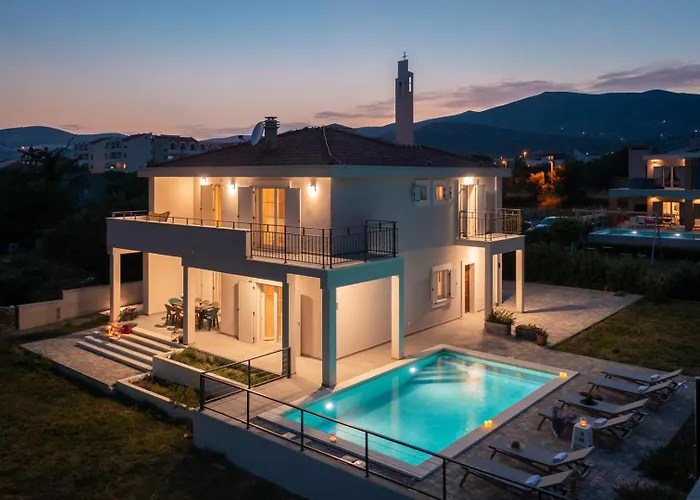 Βίλα Beachfront Pensa Private Pool, 3-bedroom Kaštela