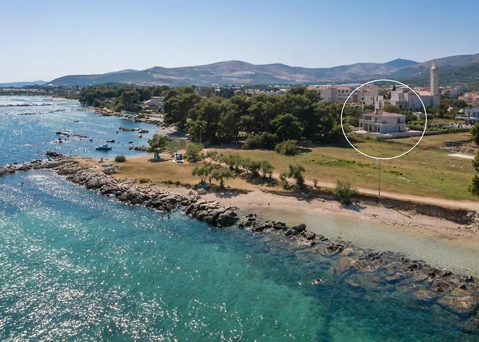 Beachfront Pensa Private Pool, 3-bedroom *